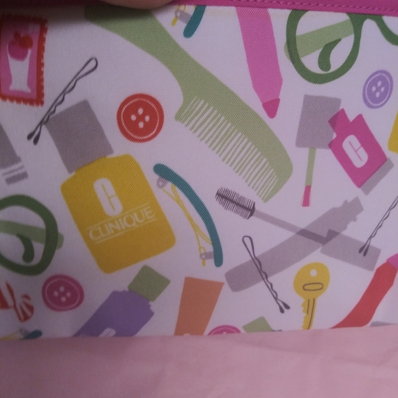 Clinique 5pc. Beauty bundle - Picture 7 of 13